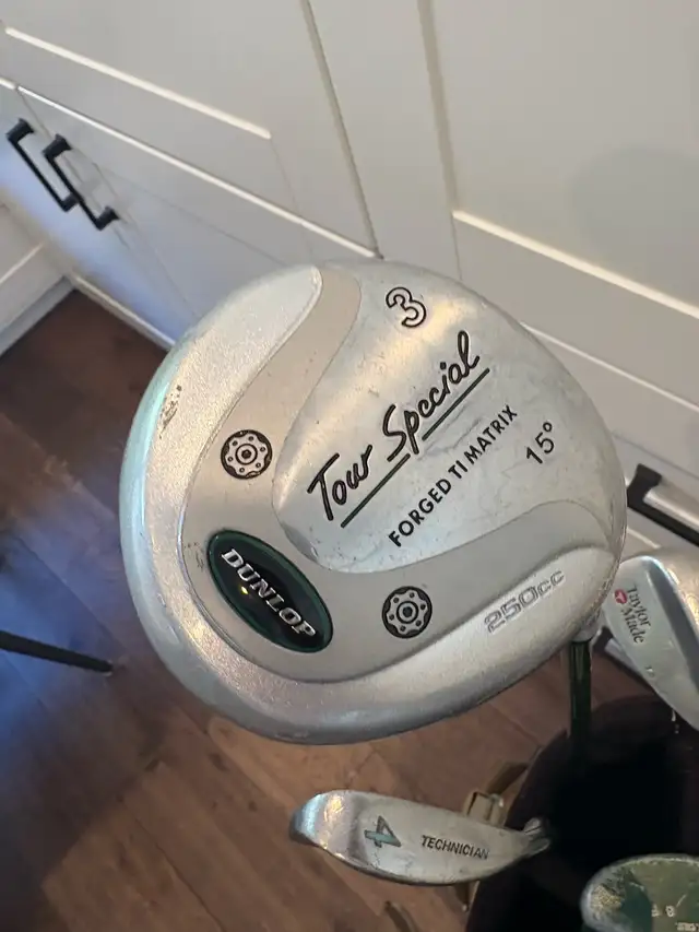 full set of women’s right golf clubs and bag  in Golf in Guelph - Image 4