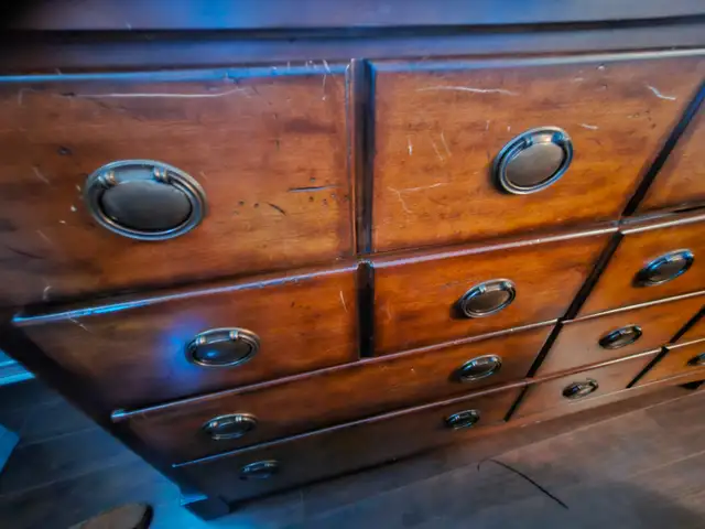 Solid Wood Queen Bedroom Set in Beds & Mattresses in Cornwall - Image 7