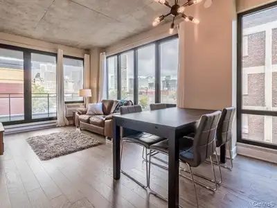 Corner Condo in Griffintown with closed bedroom, spacious and bright. ️ Unit Features: * Spacious cl...