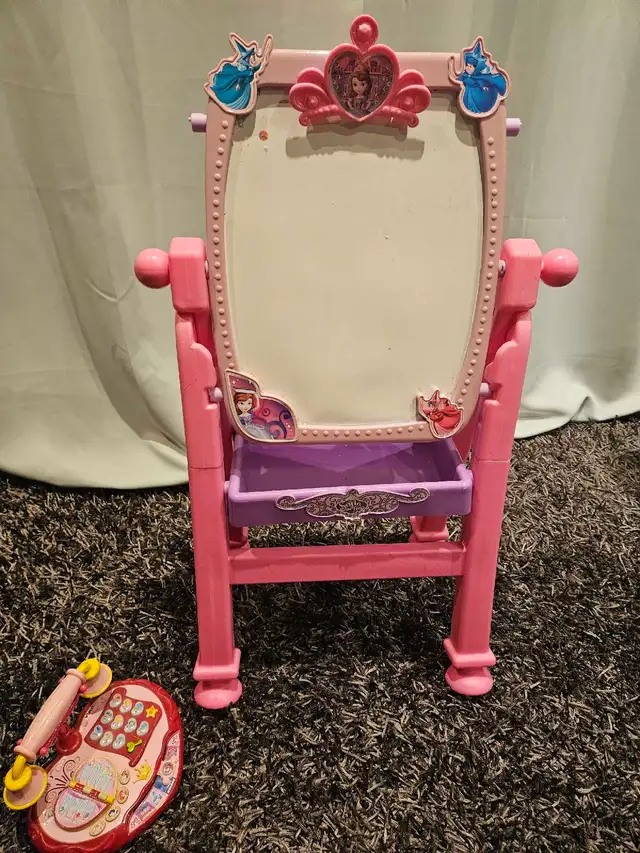 maquilleuse avec mirror, tableau blanc et telephone vtech in Toys in City of Montréal - Image 6