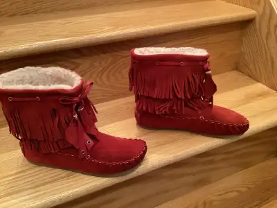 Botte NEUVE suède rouge avec franges BRONX pointure 38, View more