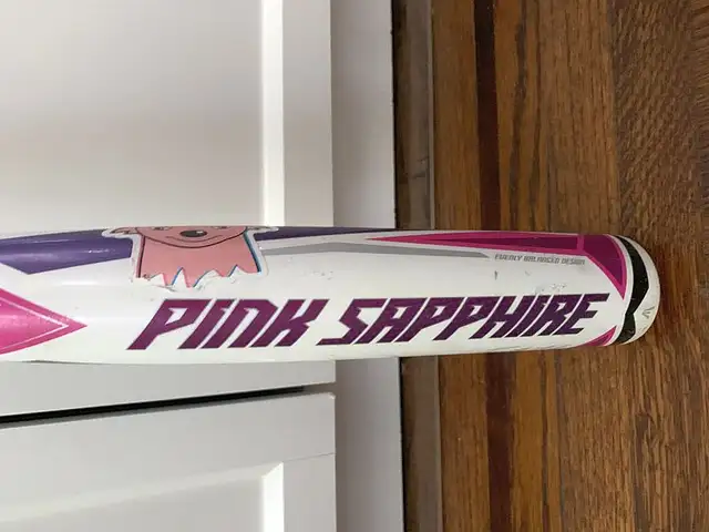 Easton Pink Sapphire 28'' softball bat in Baseball & Softball in Hamilton - Image 2