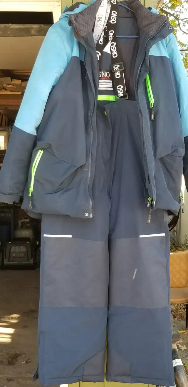 Boys size 16 snow suit. Great condition.63871130864129120