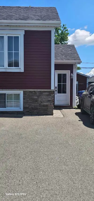 Superbe 3 ½ lumineux avec entrée privée & 2 stationnements – Mirabel (St-Augustin) Disponible immédi...