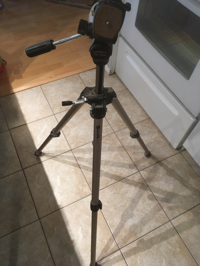 Tripods  in Cameras & Camcorders in Winnipeg - Image 4