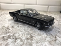 Diecast 1:18 1965 Mustang 2+2 Authentics 