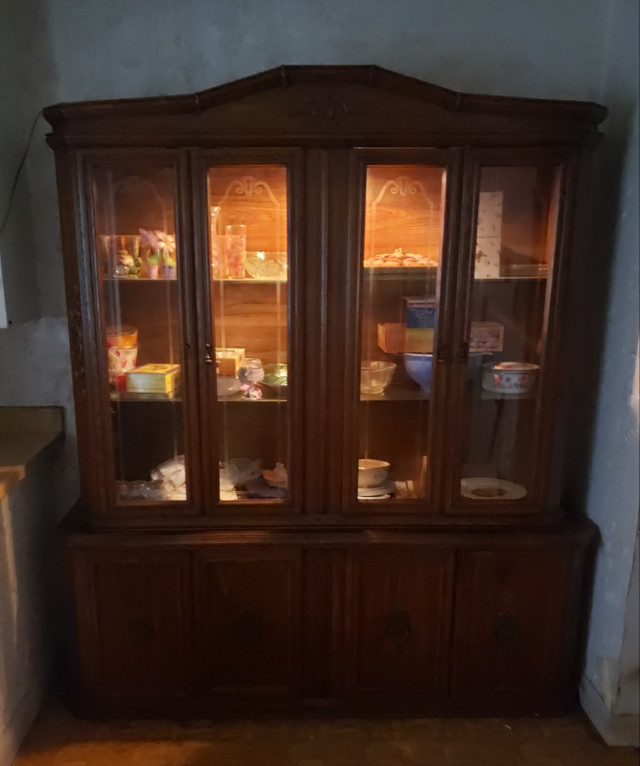 DINING ROOM GLASS WOODEN DISPLAY CABINET ASKING $100 OBO in Hutches & Display Cabinets in Kawartha Lakes