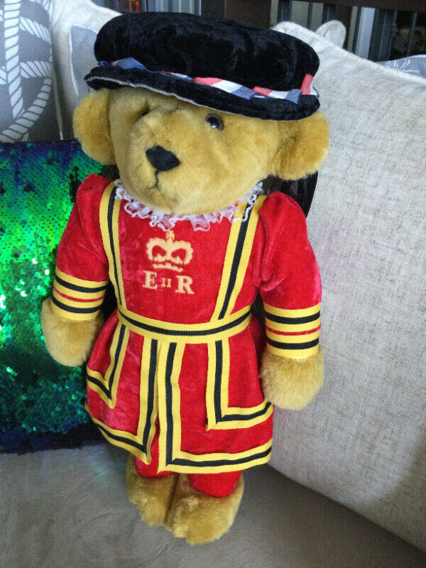 Charming Merry Thought Beefeater Royal Guard Teddy Bear in Toys & Games in Penticton - Image 3