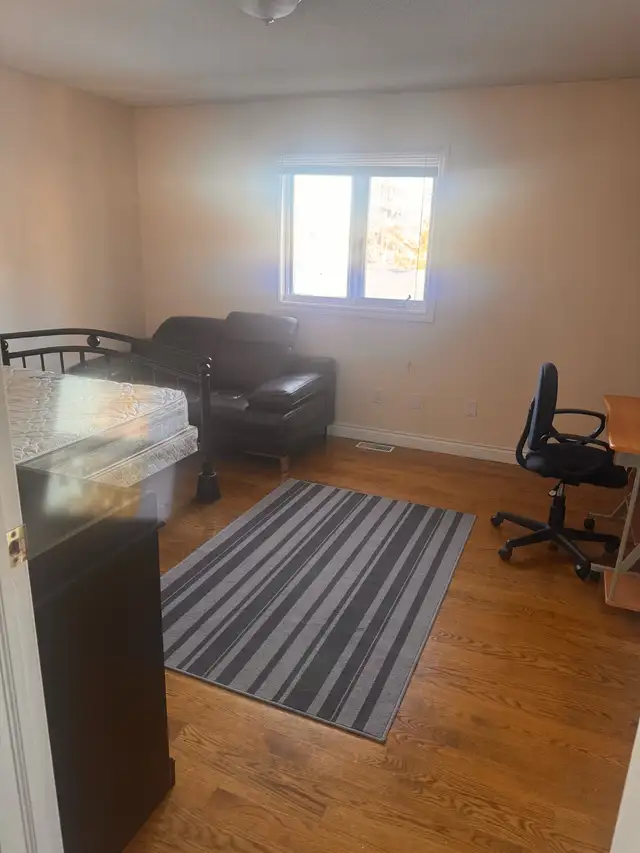 Rom for rent in house