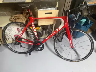 2011 Giant TCR Advanced 2 – Carbon Road Bike (M/L, View more