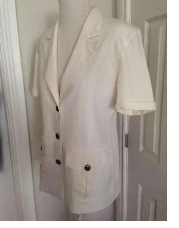 Women BEECHERS BROOK Dress Blazer Short sleeves Suit Size 8 in Women's - Tops & Outerwear in Markham / York Region - Image 2