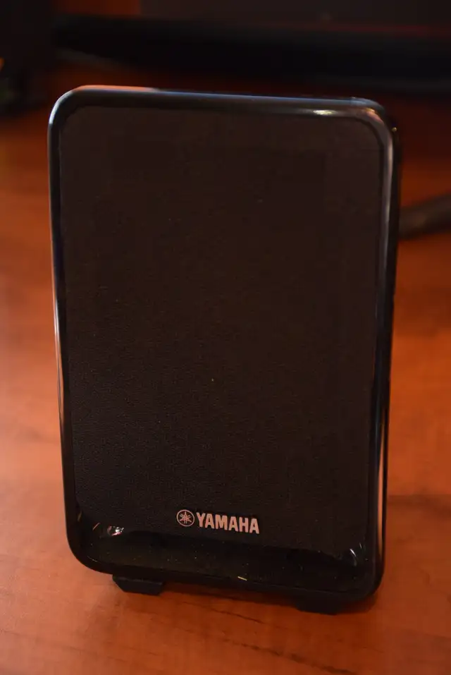 YAMAHA FRONT And CENTER SPEAKERs in Speakers in Oshawa / Durham Region - Image 5