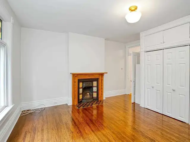 Bedroom Available for Rent in Trinity Bellwoods