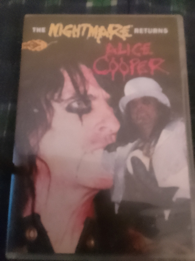 ALICE COOPER ( THE NIGHTMARE RETURNS ) 19 SONG'S DVD in Guitars in Hamilton