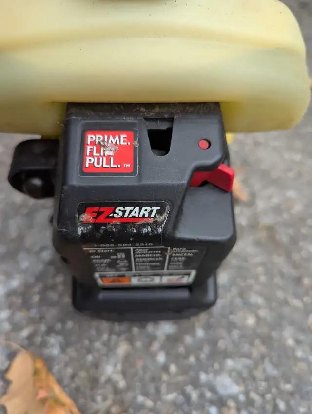 Yardworks Gas Trimmer in Lawnmowers & Leaf Blowers in Oshawa / Durham Region - Image 3