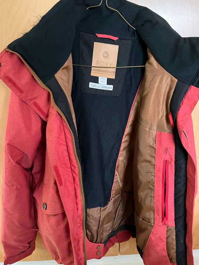 Roxy Ski/Snowboarding winter jacket excellent condition size M in Snowboard in Calgary - Image 2