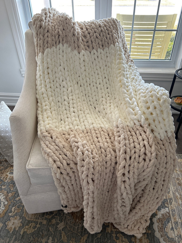 Hand Knit Comfort Blanket 60x60 in Home Décor & Accents in Leamington - Image 2