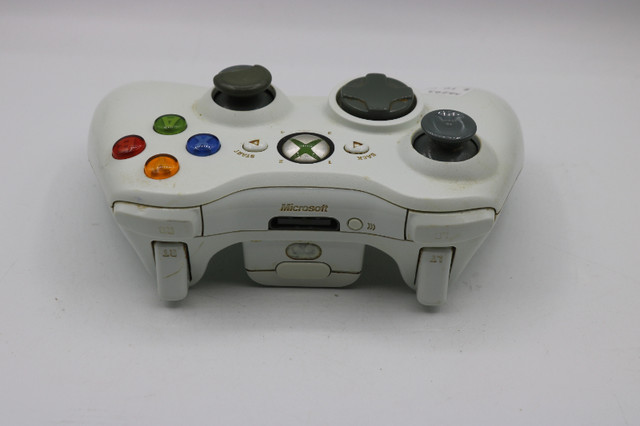Xbox Core Wireless Gaming Controller – Robot White (#38293-2) in XBOX One in City of Halifax - Image 3