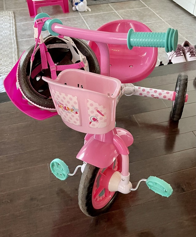 Huffy Minnie Mouse Preschool Trike & helmet 30 (100 retail) Kids