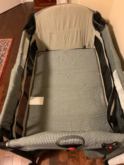 Crib in a great shape. Barely barely used
