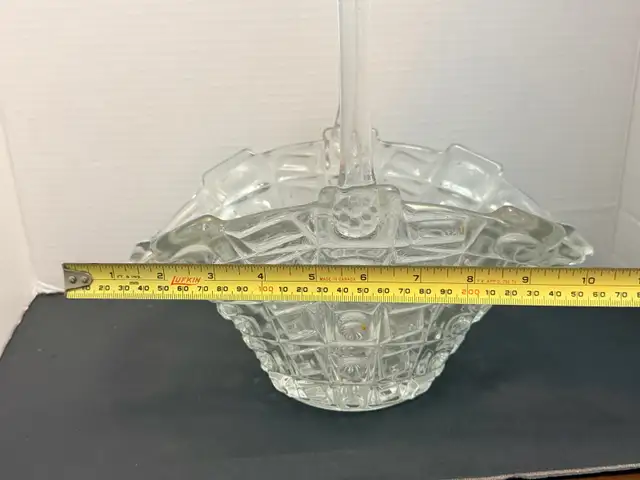 Vintage Glass Basket in Home Décor & Accents in Strathcona County - Image 5