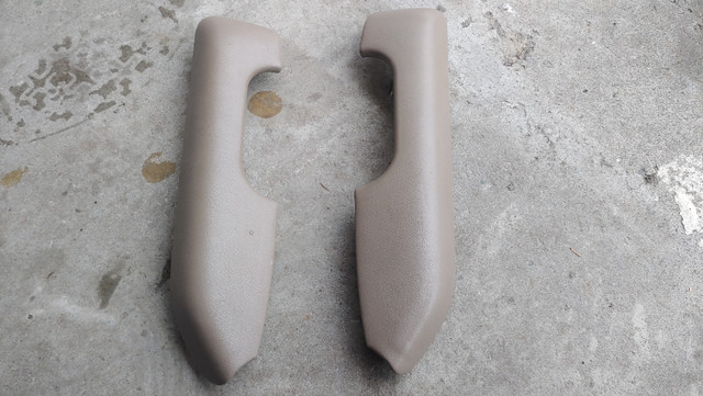 2000 Toyota 4runner Limited beige front armrest inserts in Other Parts & Accessories in Hamilton - Image 3