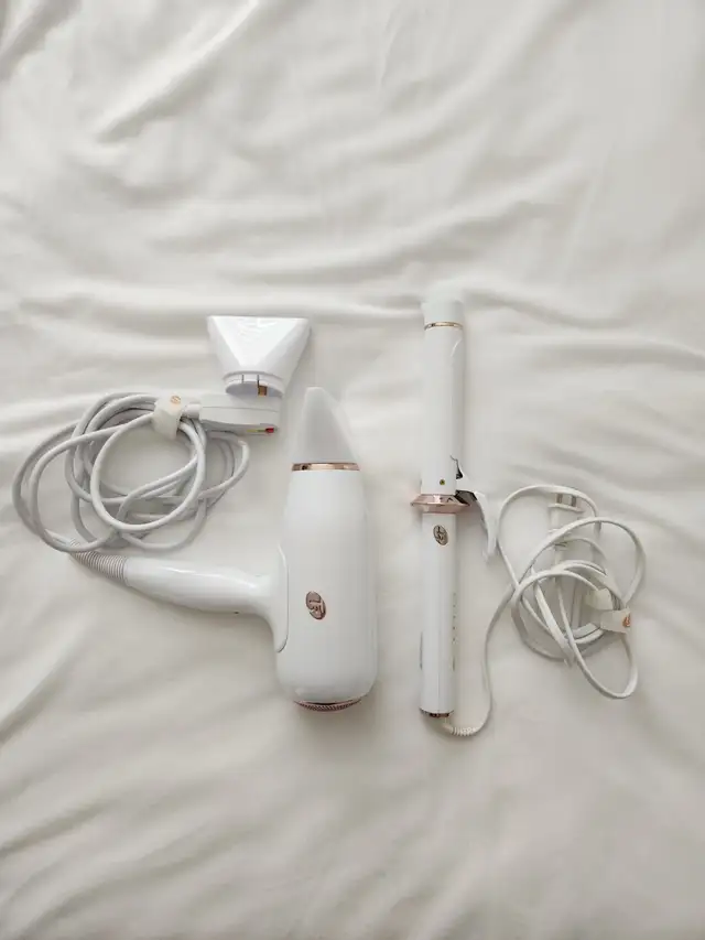 Hair dryer and curling iron in Other in Red Deer - Image 3