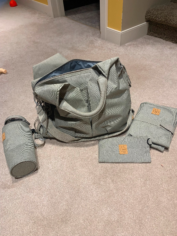 Laessig diaper bag for baby in Bathing & Changing in Winnipeg - Image 3