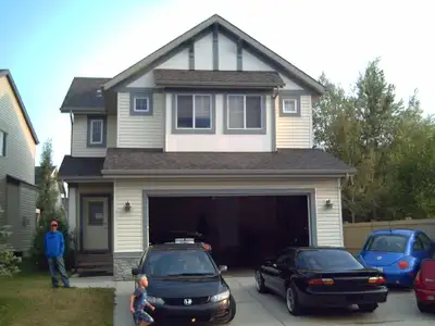 Wanted health aware working adult roommate to share South Calgary Exec home, - Ad will be deleted wh...