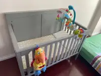 Graco crib with toys