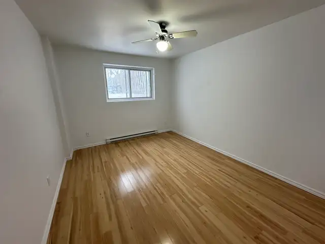 Grand et beau 4 1/2 à Longueuil