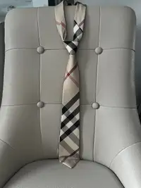 Cravate Burberry authentique 