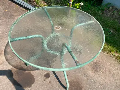 Round glass patio table.