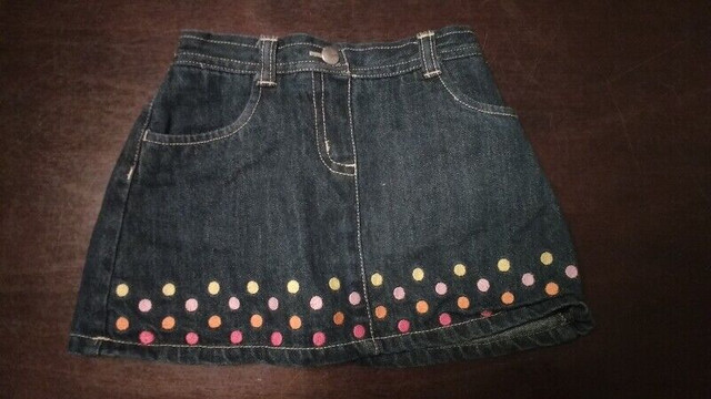 Gymboree polka dot outfit in girls size 4/5 in EUC in Clothing - 5T in Winnipeg - Image 3