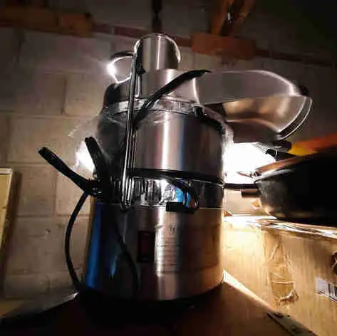 Waring juice extractor in Processors, Blenders & Juicers in City of Toronto - Image 2