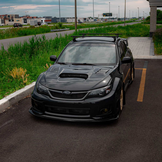 Subaru sti 2011 dans Autos et camions  à Ouest de l’Île