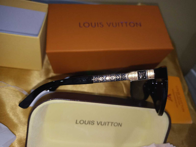 Louis Vuitton sunglasses new with box .dust bag dans Art et objets de collection  à Ville de Montréal
