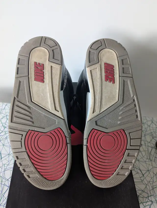 WORN - JORDAN 3 BLACK CEMENT SIZE 10.5 in Men's Shoes in Oshawa / Durham Region - Image 3