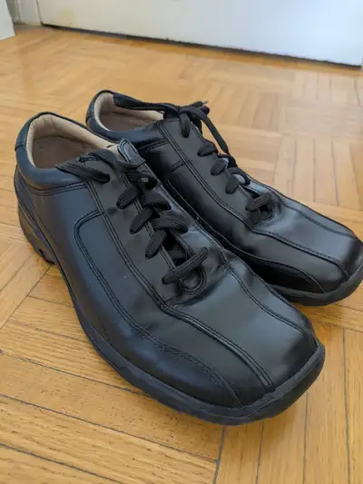 Steve Madden Black Leather Dress Shoes Men's Size 10. In good condition. Way too big. Pick up only....
