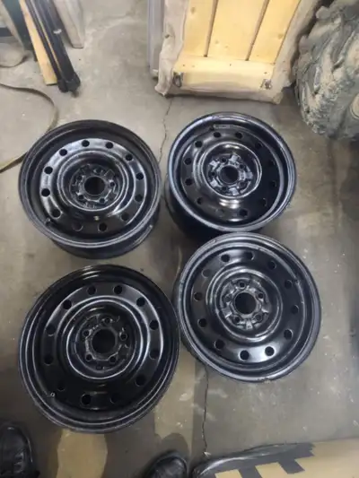 15 inch Ford & Volvo rims. 5x108 bolt pattern, 63.4mm bore Fits Edge, Focus, Escape, escort,fusion,...