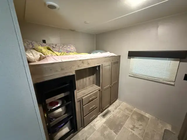 2019 Aspen trail Holiday Trailer  in Travel Trailers & Campers in Fort St. John - Image 11