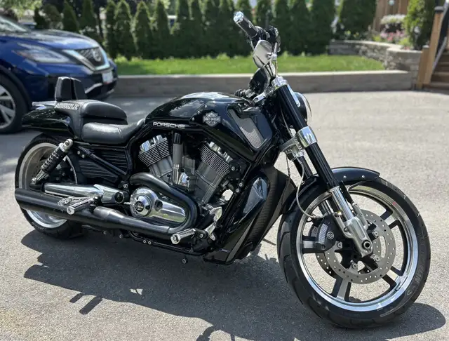 2012 Harley Davidson VROD Muscle Anniversary Edition in Sport Touring in Ottawa - Image 2