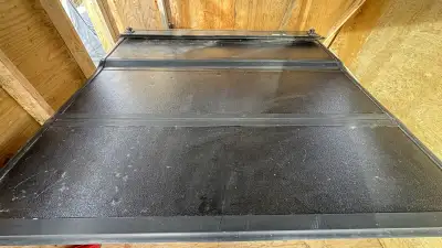 Hard trifold tonneau cover 5.5’ long Ford manufacturer. Would fit an f150 box Comes with rails Can d...
