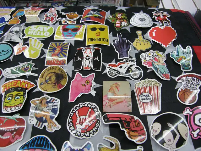 Petit Collant Sticker en Tout Genre Scrapbooking 1$ Chacun in Hobbies & Crafts in Québec City - Image 5