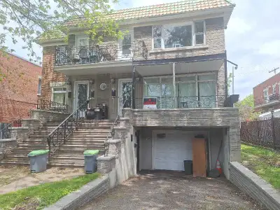 Je propose une chambre à louer située à Ahuntsic. La chambre est en bon état. L'appartement est bien...