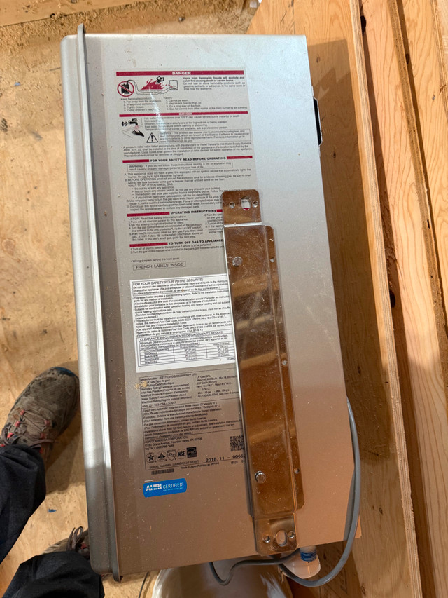 Noritz 199k btu on demand water heater. like new. used 5 years. in Heaters, Humidifiers & Dehumidifiers in Kenora - Image 3