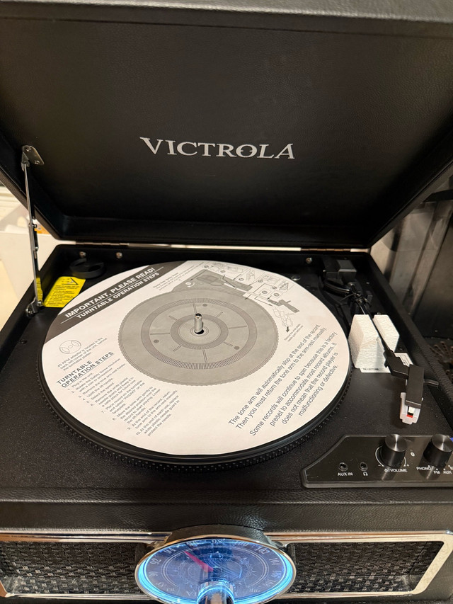 VICTROLA BLUETOOTH 4 IN 1  RECORD PLAYER in General Electronics in Brantford - Image 3
