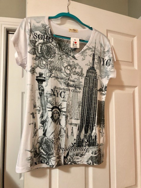 I Love NYC T-shirt (NEW) dans Femmes - Hauts et vêtements d'extérieur  à Saint-Jean de Terre-Neuve