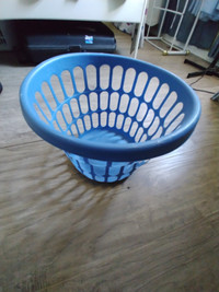 TOYS/CLOTHES STORAGE BASKET FOR SALE $4IN GREAT CONDITION