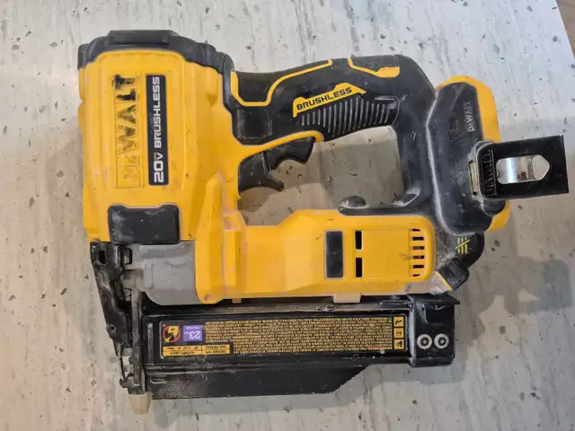 DeWalt 20V Max Brushless 23GA Pin Nailer DCN623 in Power Tools in Mississauga / Peel Region - Image 3